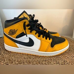 2022 Air Jordan 1 Mid 'Reverse Yellow Toe' Mens Size 11